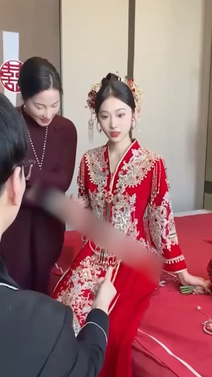 推特博主 一杆钢枪 约操国风网红柒贰陆 清纯女神古典气质拉满 被陌生人3P猛干雪白胴体 高潮迭起淫水直流！ | 51吃瓜