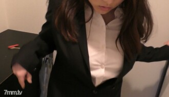 fc2-ppv-1585540 FC2-PPV-1585540 【巨乳・3P乱交】色白モチ肌アイカップOLの肉体営業・がっつりハメ撮り２連発！ぷるぷるおっぱいを震わせながら2本のチ〇ポを咥え込む！