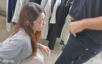 fc2-ppv-2546605 FC2-PPV-2546605 34分【クリスマス翌日の家に３人の男が訪問】娘を寒空に出す母が強制的に犯され旦那の借金を身代わりに孕ませられる。