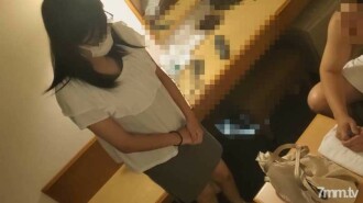fc2-ppv-3075036 FC2-PPV-3075036 ※特典１:26日まで※【個人】地味で眼鏡な巨乳妻。サイトで見つけ脅えながらも身体を貪られ、長い髪と揺れる巨乳が心も揺らす。これからもよろしく。その巨乳は誰のもの。