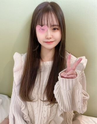 fc2-ppv-3262500 FC2-PPV-3262500 有著可愛笑容的小動物系白皙少女。直到在 AV 拍攝中第一次陰道射精作為禮物送給最喜歡的男人。