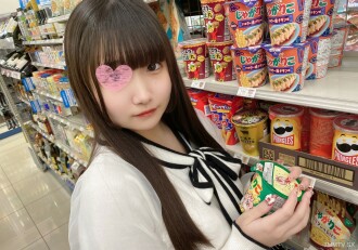 fc2-ppv-3270070 FC2-PPV-3270070 一個十八歲的黑髮少女，乾淨利落，看上去還很年輕。為夢想拍攝 AV，直到第一次陰道射精