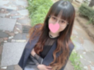 fc2-ppv-3806409 FC2-PPV-3806409 [第一槍] 時尚的戴眼鏡的女孩。她最小的身體的嘴/乳頭被猥褻地揉捏，她變得興奮。像香腸一樣甜蜜地舔著巨大的雞巴！