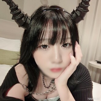 fc2-ppv-4038576 FC2-PPV-4038576 性慾惡魔，Kourin。刺穿她時尚美白的身材**！參加萬聖節活動，帕里皮女人們激烈而深入地糾纏在一起，讓她們陷入快感之中！