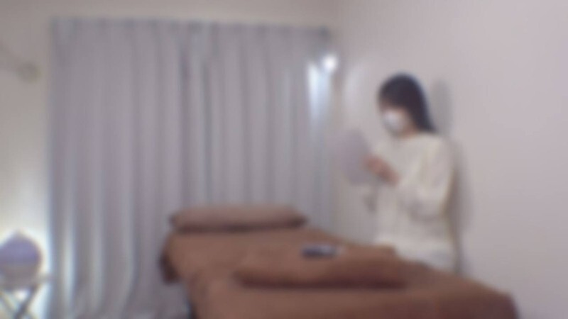 FC2-PPV-4742652 半價到8月23日！ 【無/生吃中出】這位回頭客身材乾淨清秀，身材比例完美。按摩對血液循環的改善效果非常好，讓她驚訝地翹起臀部，扭動著身體！