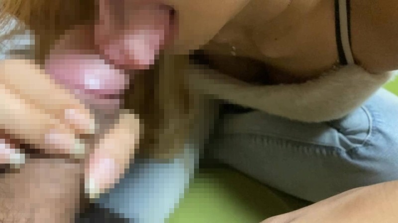 FC2-PPV-4778674 辣妹妻子：趁著老公玩彈珠機的時候，自己也做了些XX活動哈哈。附贈已婚教師Mu〇me的花絮影片。