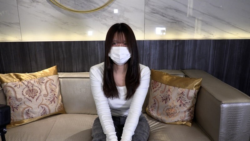 FC2-PPV-4848293 【初次素人拍攝】18歲的可愛素人明日香，擁有一頭烏黑長髮。她第一次嘗試與一位肥胖的中年男子發生性關係，表現令人印象深刻。但她的肛交技巧卻搞砸了。不過，她最後還是被插入了…