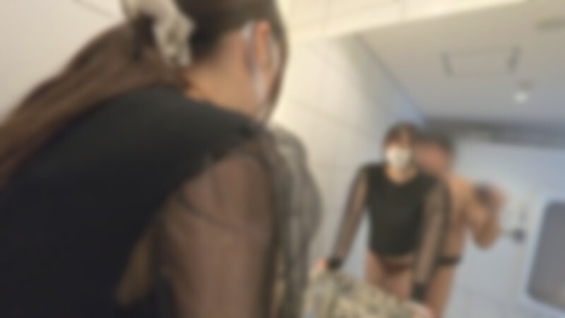 FC2-PPV-4867919 ♡4月5日前半價【無，完全業餘，未經剪輯的射精鏡頭】性感尤物！這位高挑苗條的OL是個放蕩的女人，喜歡被刺激陰蒂。當她被一個老男人的大雞巴從後面猛操，並被射入體內時…