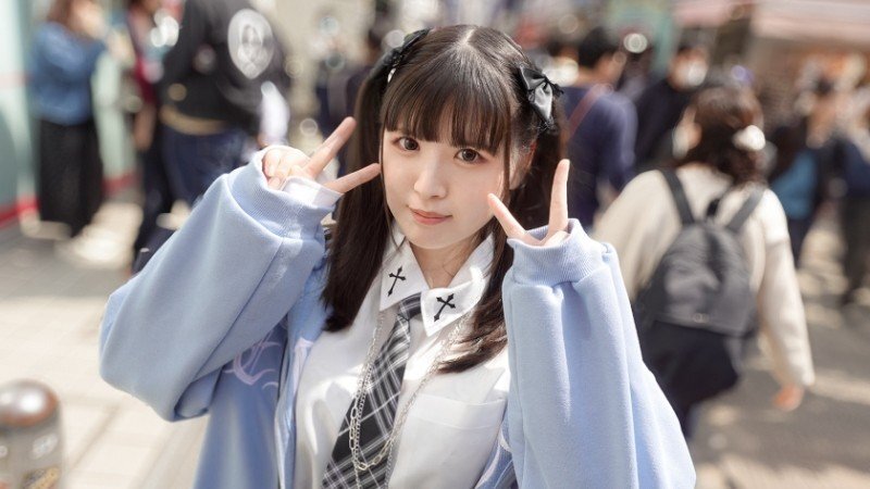 SIRO-5733 「一個在原宿附近閒晃的女孩來應聘，因為她想體驗極致的性愛！這個扎著雙馬尾的可愛夢幻型女孩性感得令人難以置信！她擁有傲人的G罩杯！她的胸部柔軟蓬鬆…」：MGS Video <Prestige Group> 成人... - アム 22歳 コンカフェデバイト