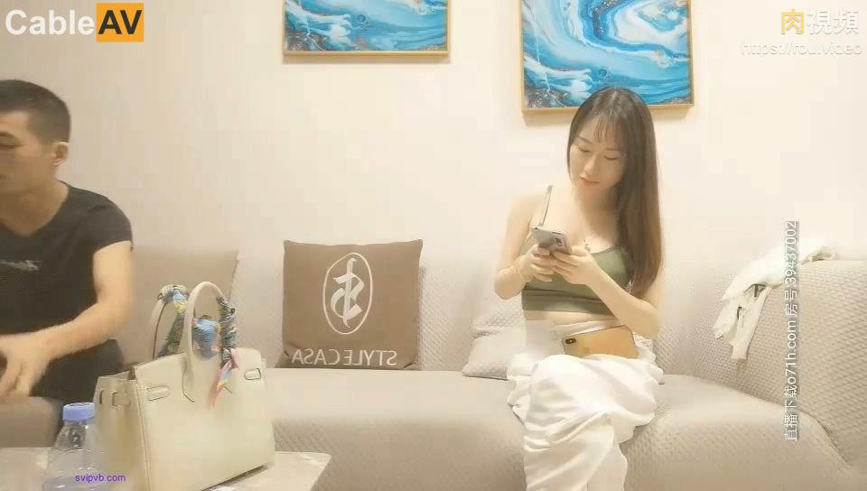 千人斬探花約了個性感高顔值妹子，掰穴擡腿特寫站立側入抽插上位騎乘