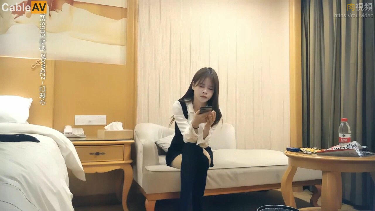 七小天探花約了個性感短裙妹子啪啪，特寫摸逼口交擡腿側入抽插猛操