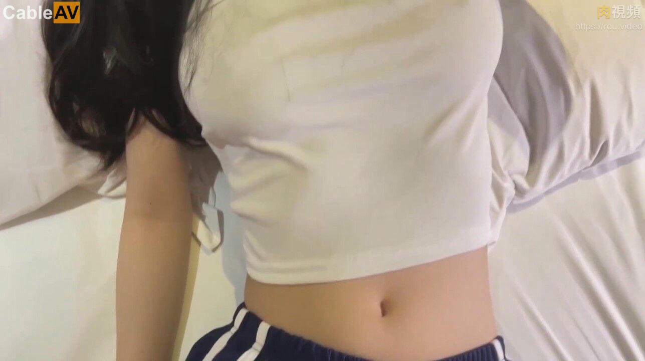 白絲甜美學妹享受被操的快感 妹妹身上全身青春的氣息 嬌小身材獨特性愛姿勢瘋狂啪啪 性感水手服無套內射中出