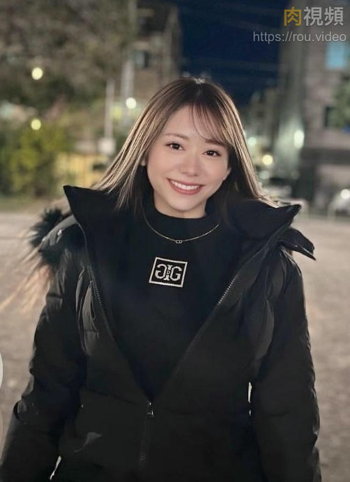 FC2PPV4331257 像偶像的可愛美少女膚白和色色的肉體與清純樣子不太配 無碼