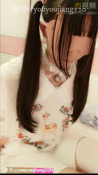 馴養小蘿莉又又醬 雙馬尾小母狗掛著鈴鐺被主人牽著狗繩調教侵犯 又又醬