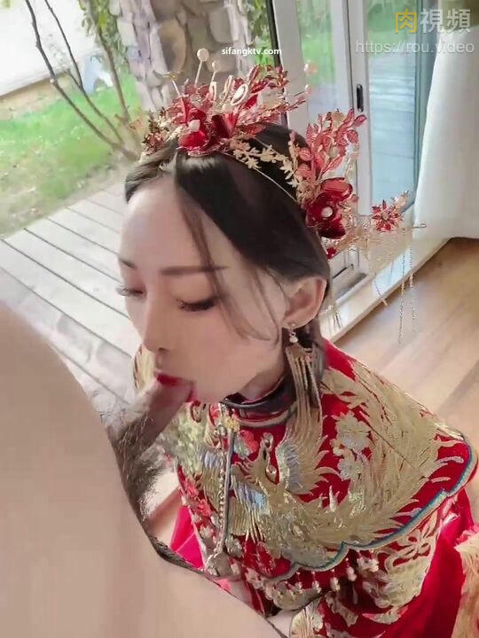金主爸爸的要求穿著中式和西式婚紗啪啪[3] 古裝