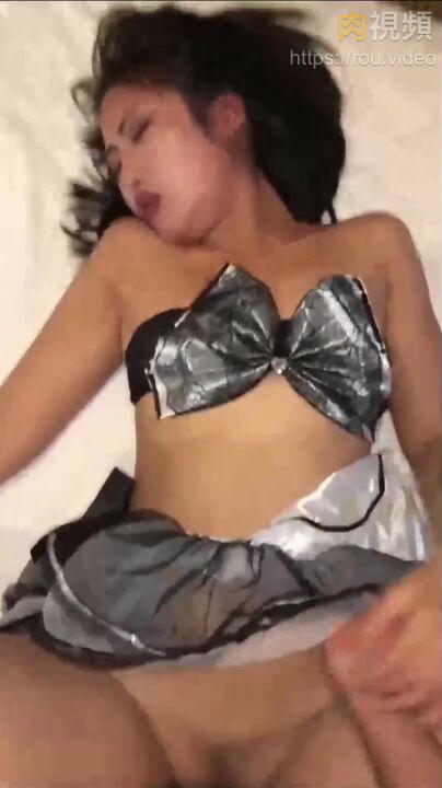 00後美女被各種姿勢狂操口交內射 被大雞巴操哭了 中國