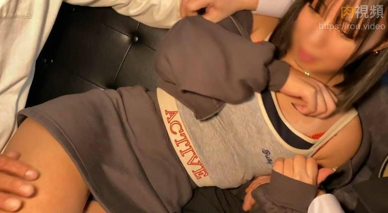 性經驗不多的正妹參加中出體驗課程 當雞巴插入時非常緊張細聲呻吟 無碼