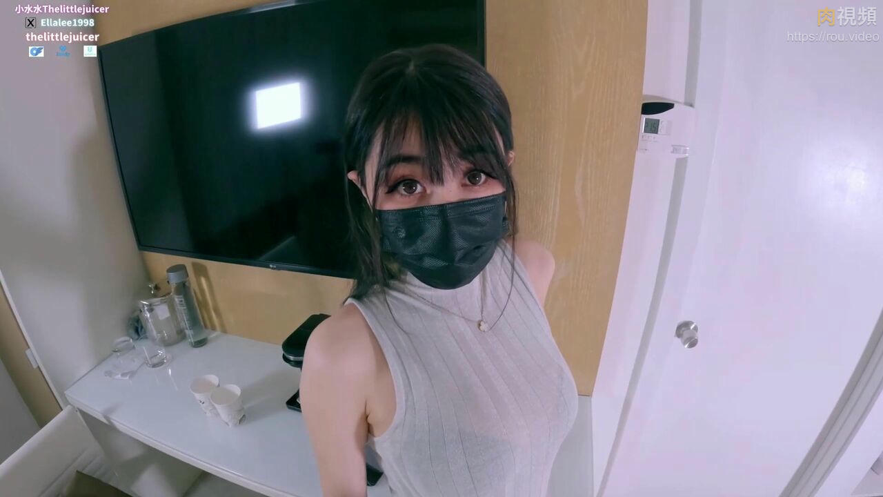 性感爆乳銷售小姐姐站著被金主爸爸操到噴水 小水水