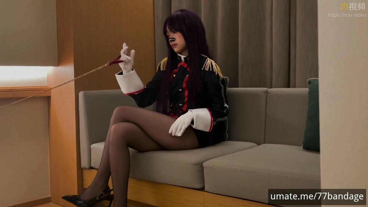 極品OK繃美女Cosplay調教男奴 小二先生