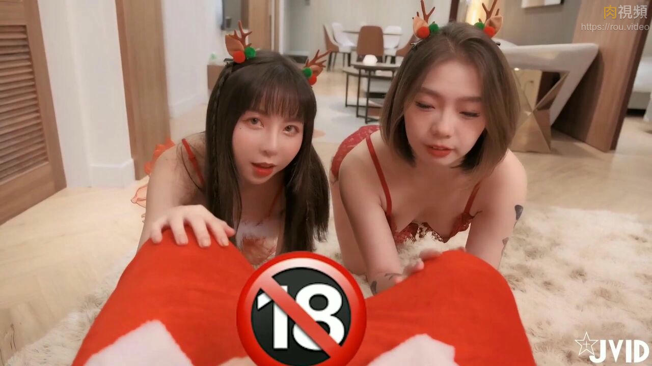 兩個聖誕正妹平安夜侍奉 多P