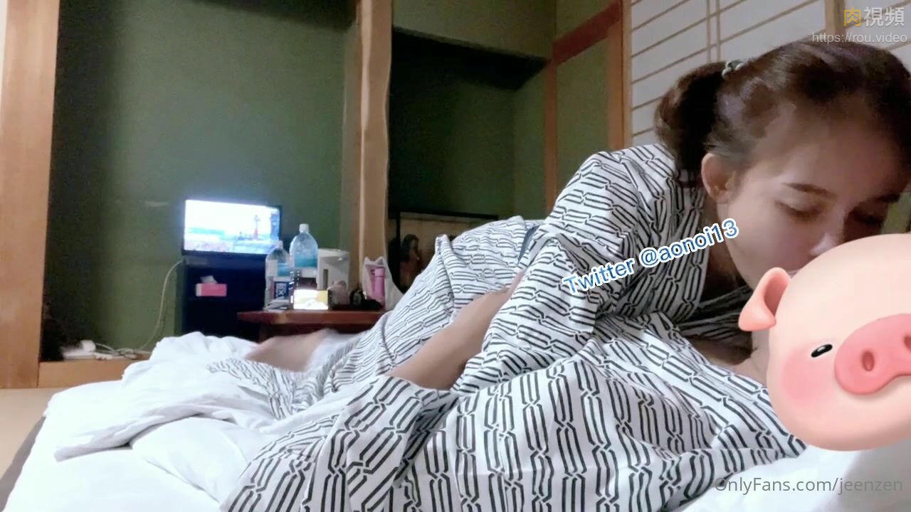 飢渴和服女友騎上來極度需要肉棒 jeenzen