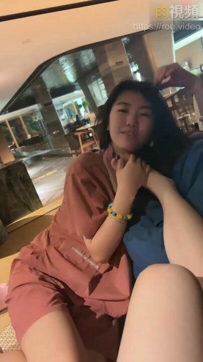 女同志舔腳扇耳光 越舔越愛 中國