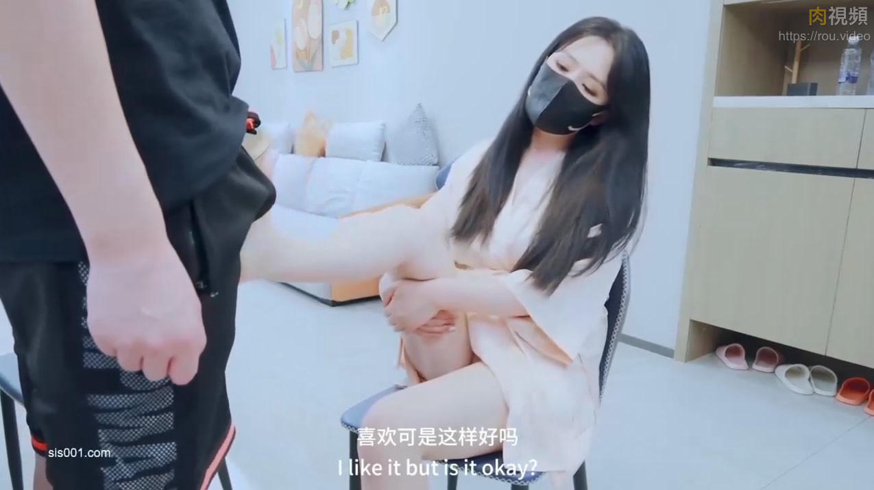 寂寞漂亮大奶人妻與鄰居小哥的激情內射