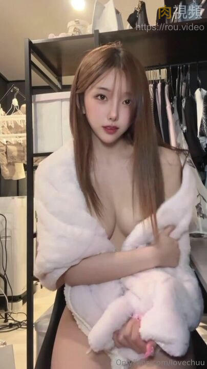 膚白天菜正妹私下是金主的騷母狗 做愛時淫蕩騷樣超誘人 lovechu