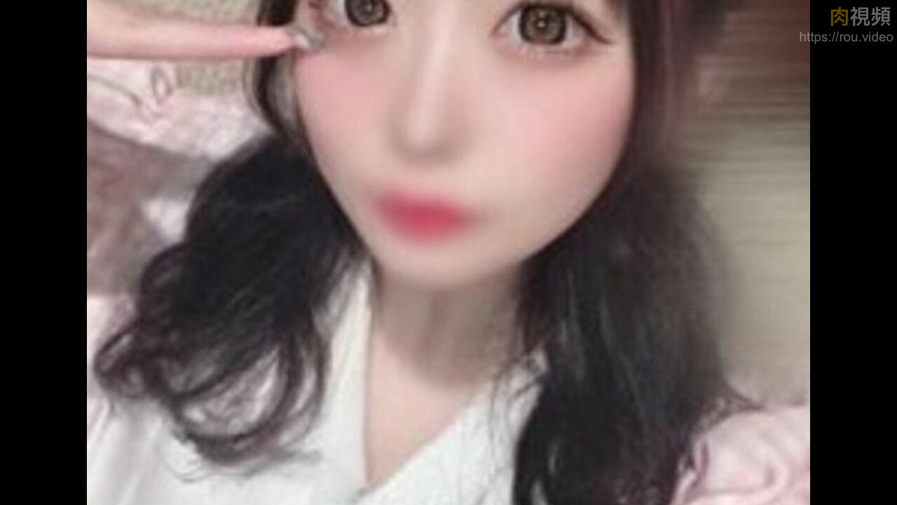 19歲膚白清純學生令叔叔老二硬了 大量射進她粉嫩的小蜜穴裡 過膝襪