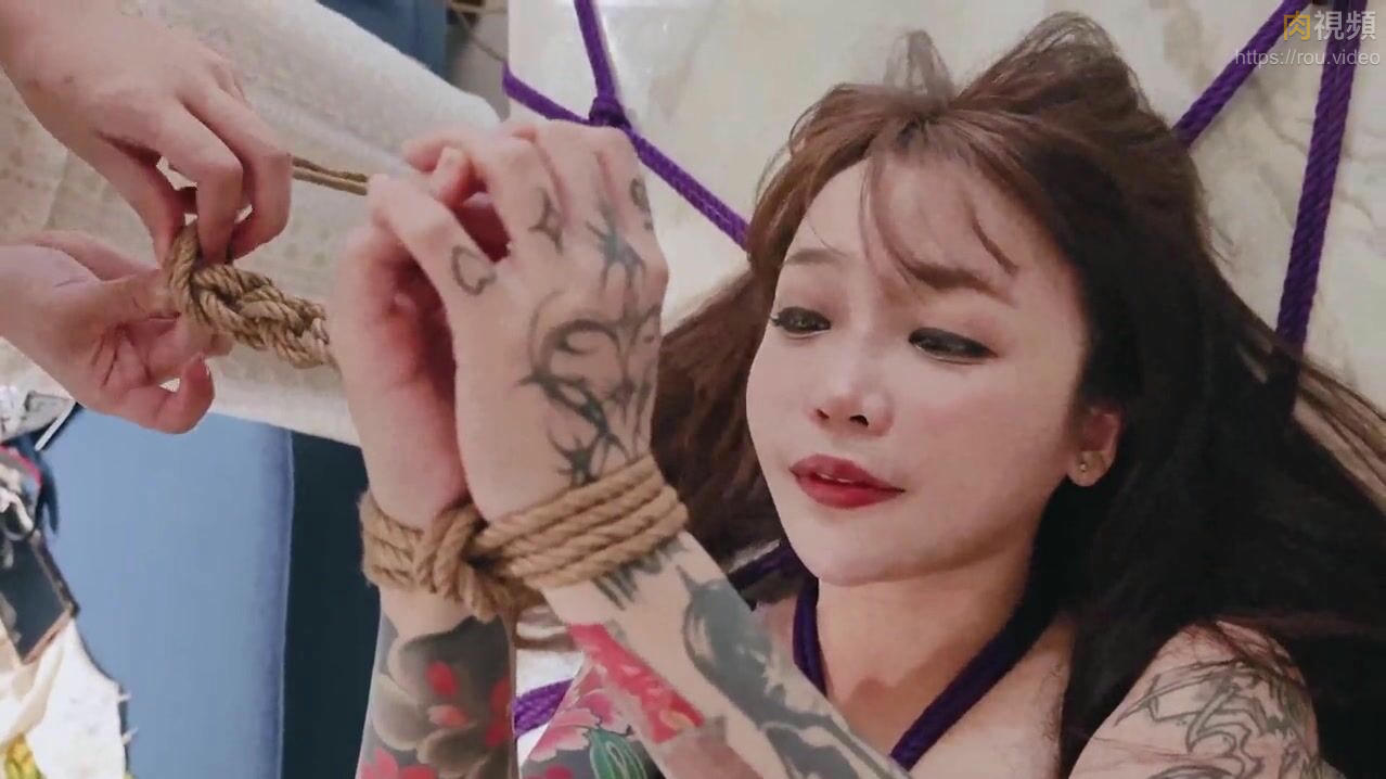 火辣刺青女孩被捆綁瘋狂活塞 顏射吞精 蘇櫻花
