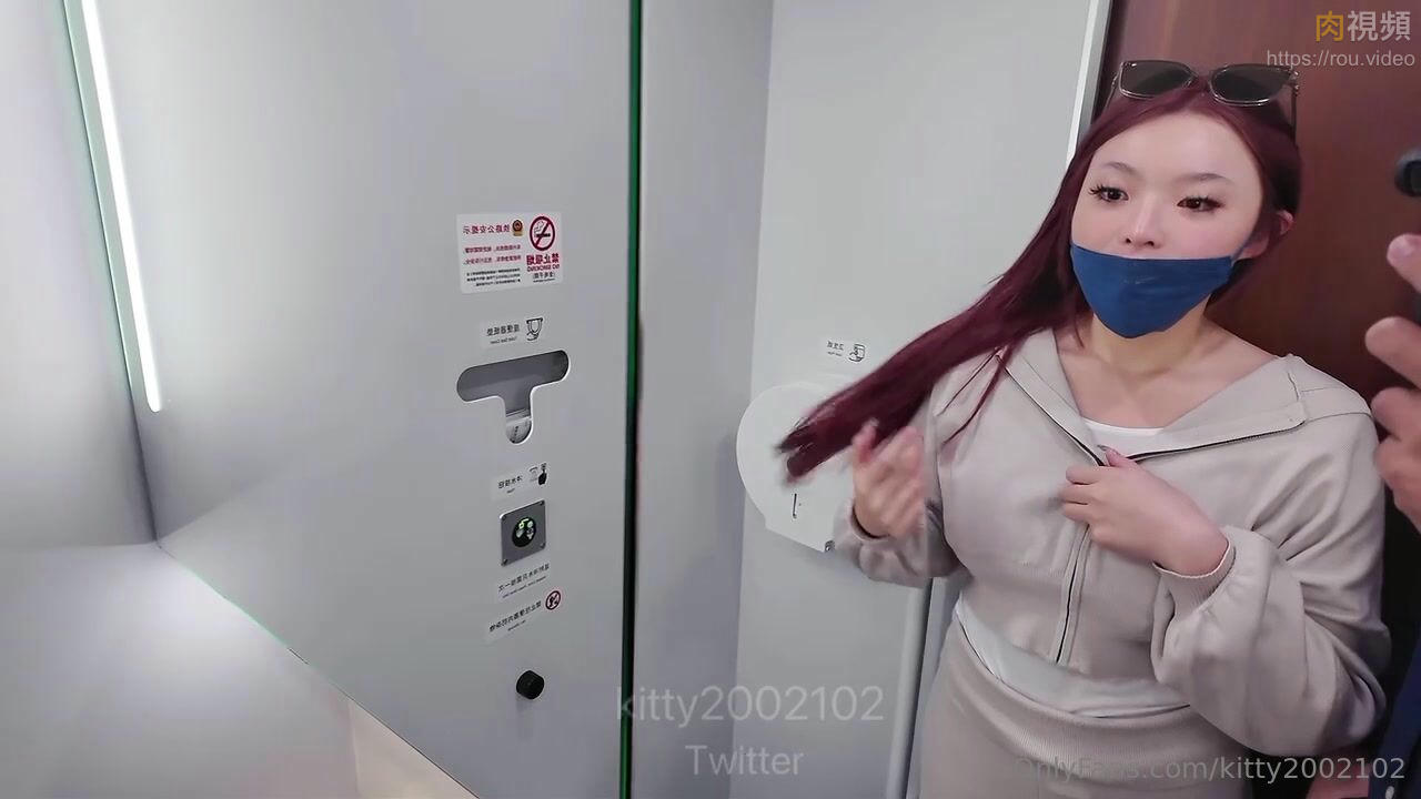 在高鐵廁所偷偷口交起來 顏射滿臉好幸福 性感女神凱蒂