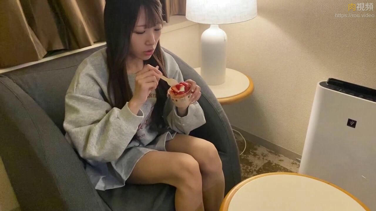 精緻可愛女大生讓我大量射精 擔心她的小穴被我操壞了 無碼