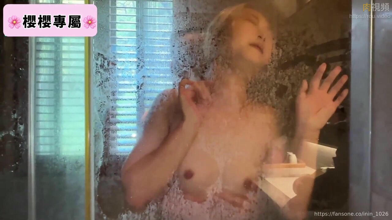 男女浴浴溫泉激情做愛 櫻櫻