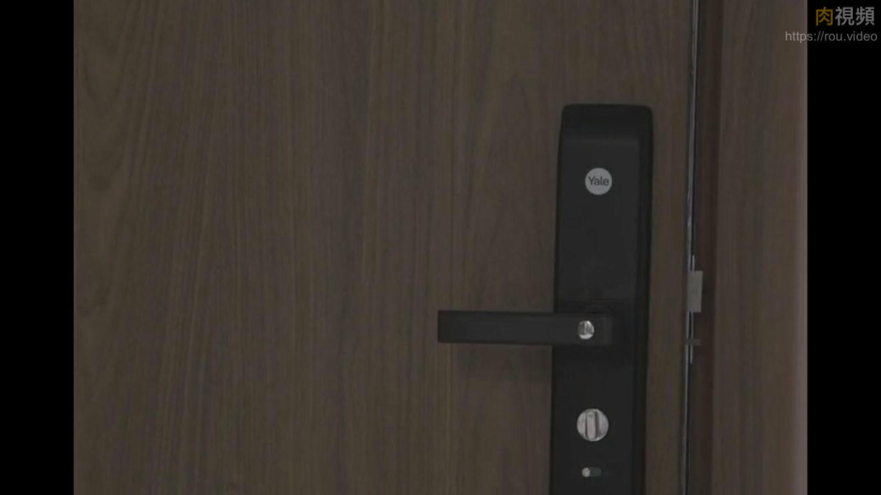 火辣OL偷偷在廁所自慰 在廚房後入被內射粉穴 Miuzxc