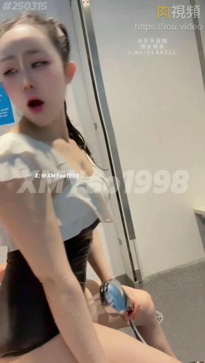 在泳池更衣室和美腿騷女啪啪 口爆顏射 汐夢瑤