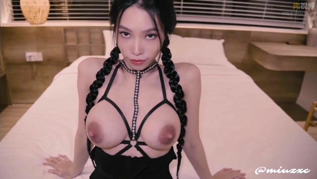 性感雙馬尾越南正妹後入無套抽插 高潮潮吹失禁 Miuzxc