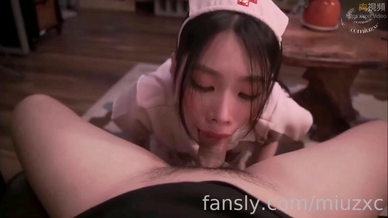 美女在家無聊玩起角色扮演 裝扮成性感護士瘋狂做愛高潮 Miuzxc