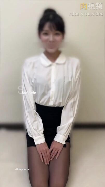 極品淫妻多次給老公戴綠帽 每次不同服裝還拍照給老公看 Solitaire