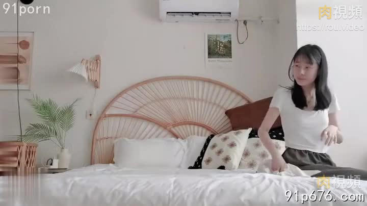 中年大叔飯店重金約炮 身材不錯的美少婦各種姿勢爆操她