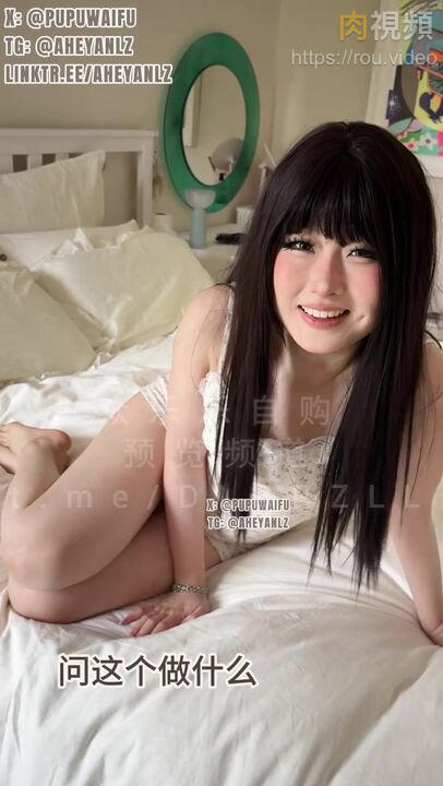 阿黑顏騷母狗打開門看到新來的園丁小哥哥 找個藉口邀請他進屋躲雨 [1] Pupu噗噗