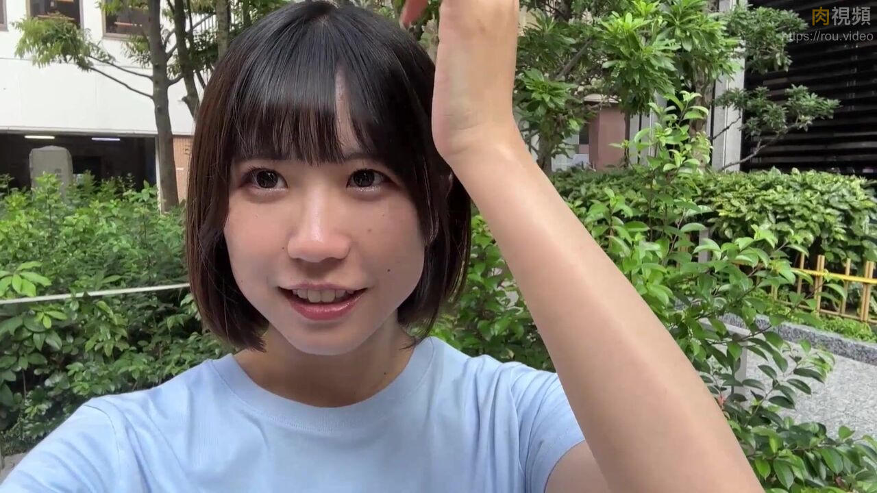 在當地非常有名的可愛短髮美少女 擁有緊緻小穴還會噴水 [Part1] 無碼