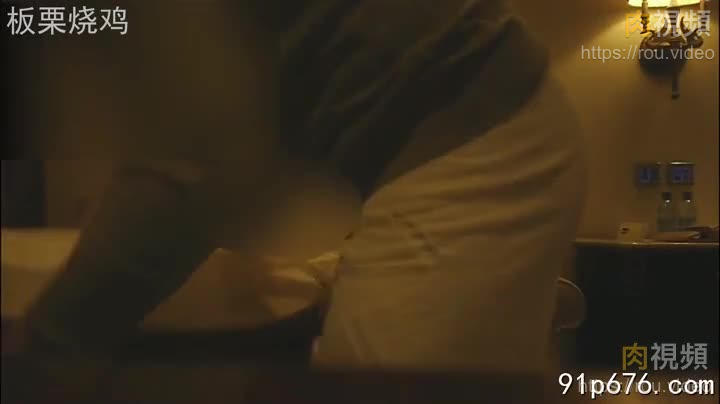 風流哥和禦姐女上司偷情剛開始老婆就打電話來了直接關機繼續嗨皮