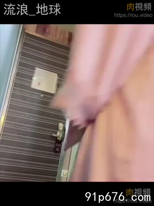 已婚人妻嬌小玲瓏前凸後翹人瘦胸大打樁機超常發揮乾趴