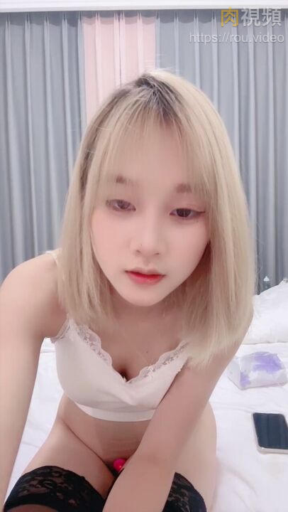 淫欲覺醒的美少女們天天開趴夜夜啪啪 小藝同學