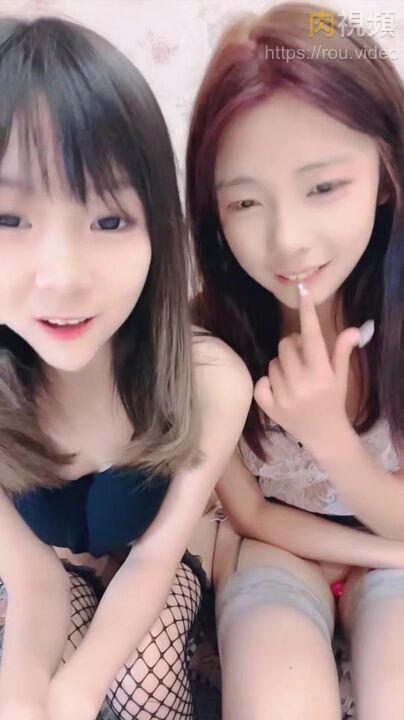 美少女們已被調教成一條肉棒滿足不了 前後一起操 小藝同學