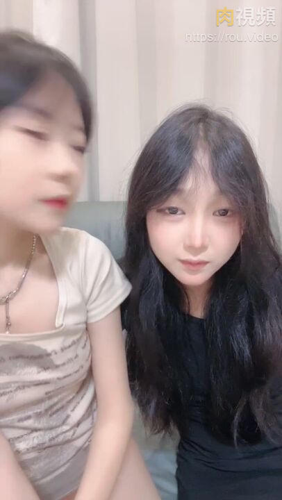 和2個膚白嫩妹4P 小藝同學