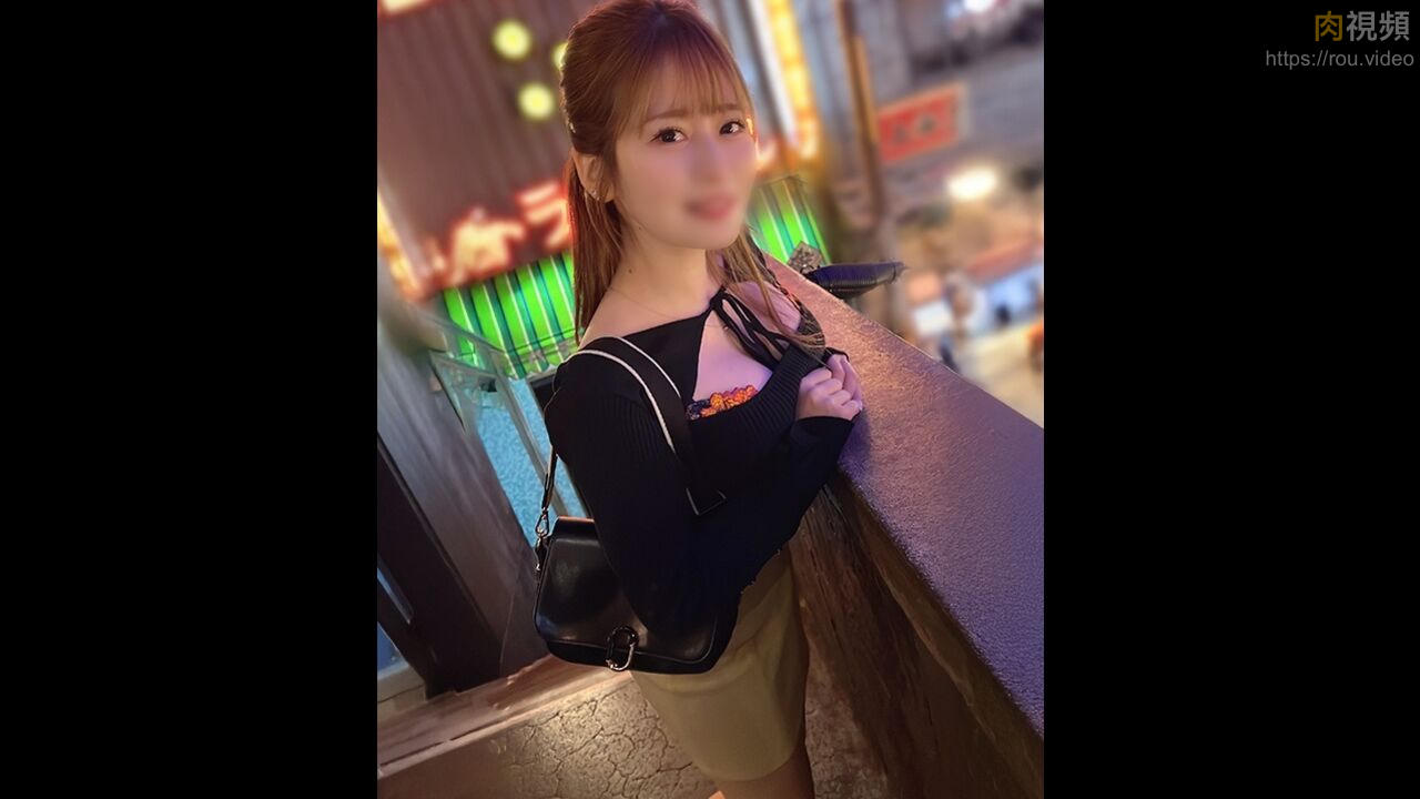 超級火辣人妻柔軟光滑的肌膚 把肉棒插進張開的小穴裡盡情內射 日本