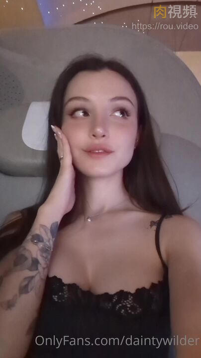 寂寞美女拿著假屌被操到高潮 dainty