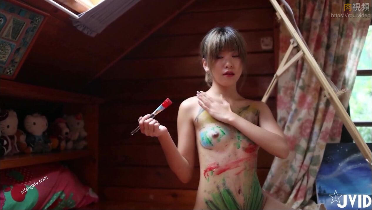 在藝術與色情之間運用身體作畫的女孩 台灣