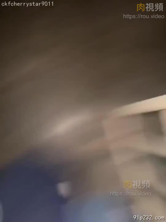 重磅回歸！調教小母狗大學教室全裸出自慰噴水